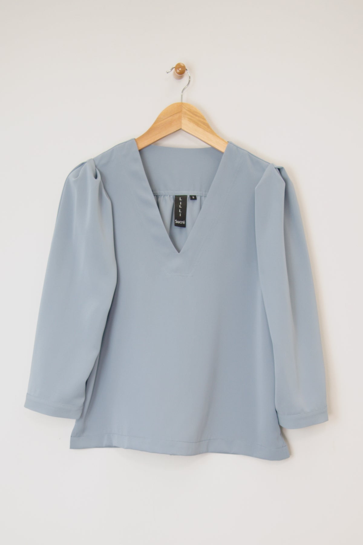 25" Elbow Sleeve V Top with Gathered Shoulder