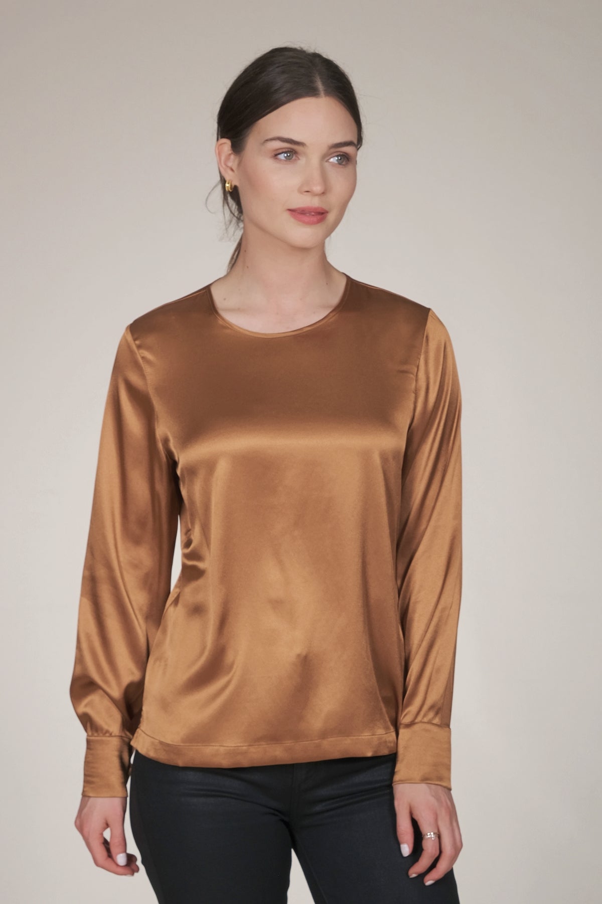 24" Satin Round Neck Easy Top