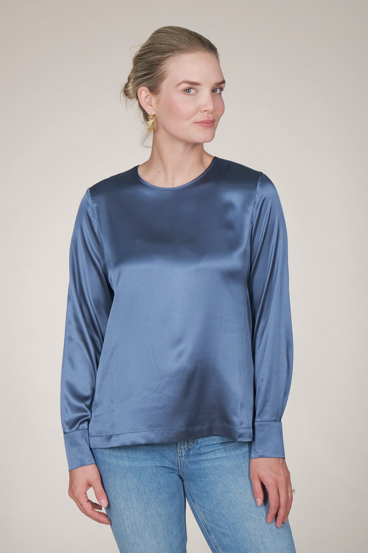24" Satin Round Neck Easy Top