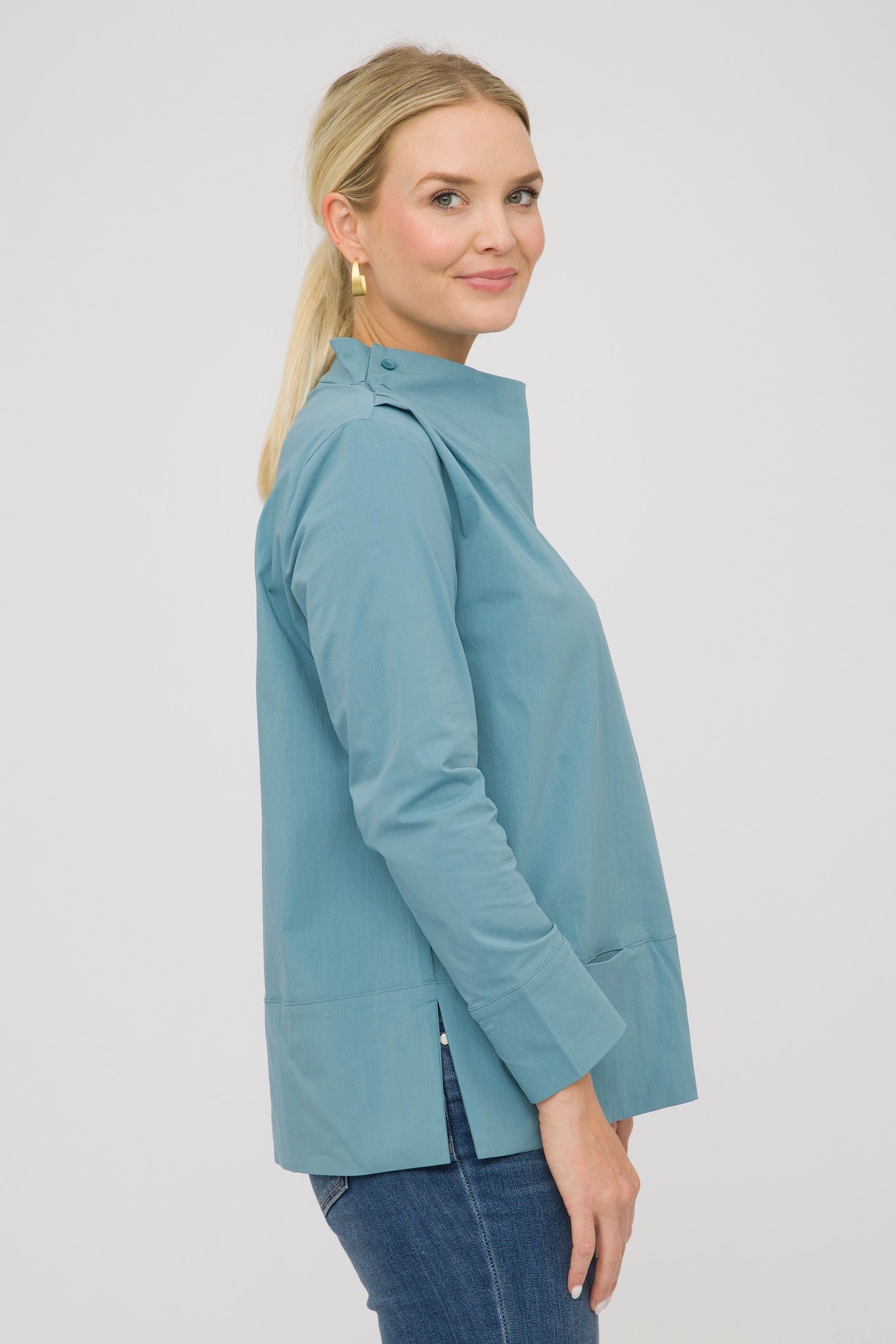 25" Long Sleeve 3 Button Funnel Collar Top