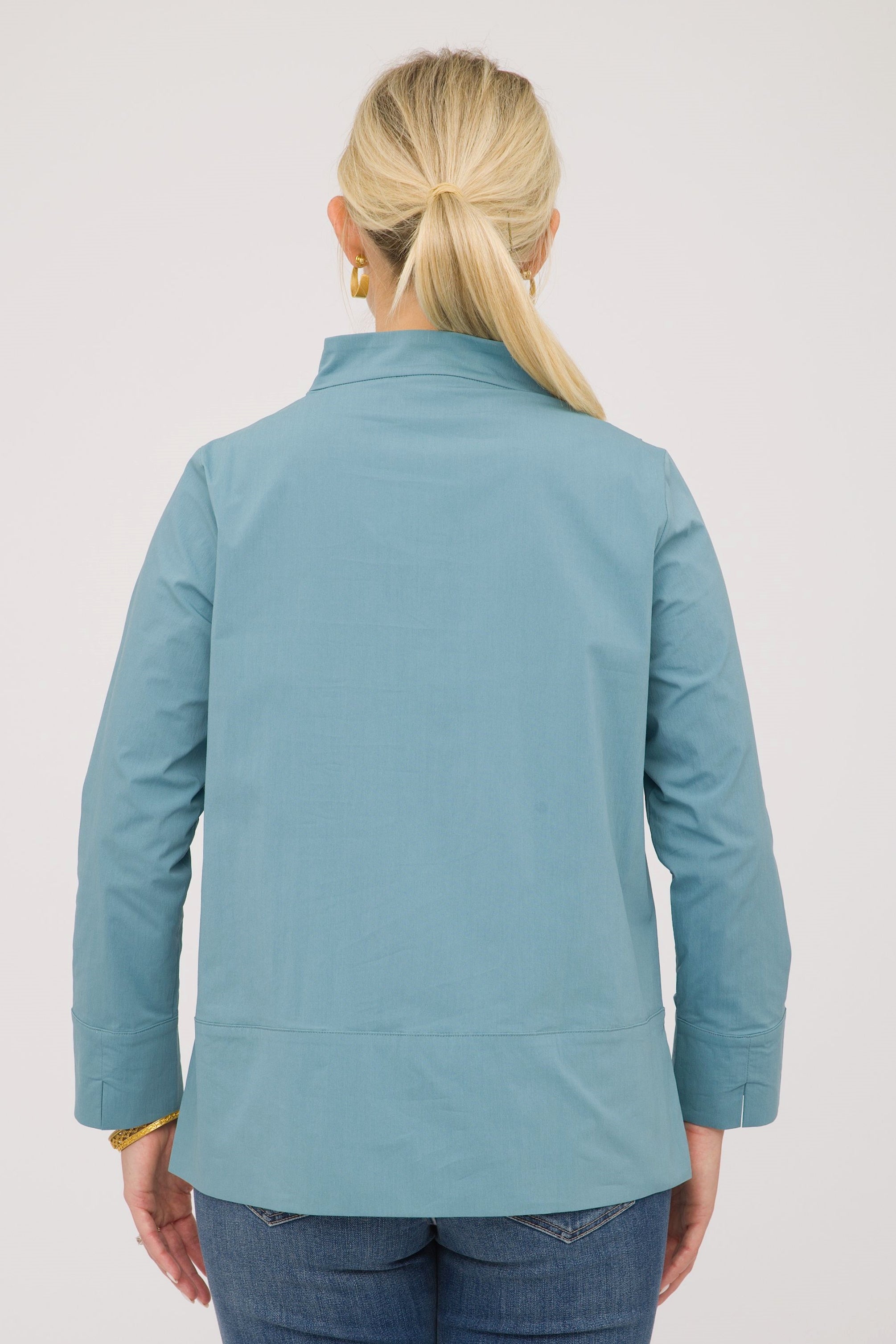 25" Long Sleeve 3 Button Funnel Collar Top